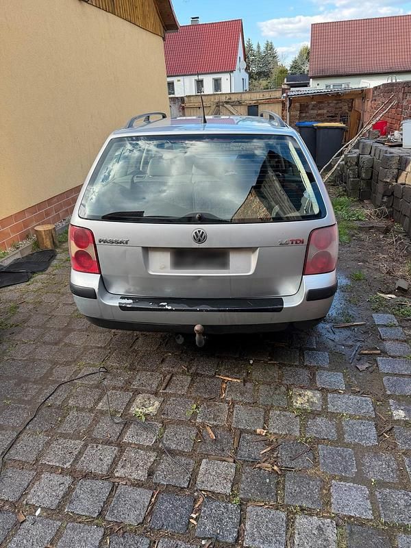 Second-hand VW Passat 136 CP (100 kW) 2004 Argintiu Break