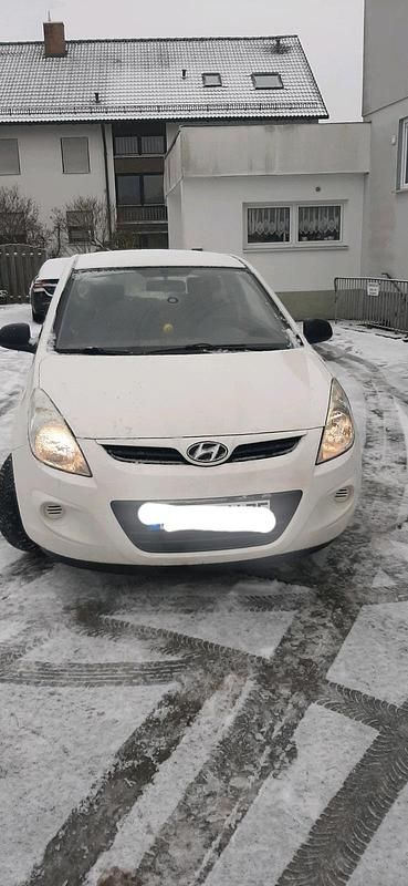 Weiß Gebraucht 2011 Hyundai i20 Kleinwagen | 2.000 € (Guter Preis) - Bild 1/4