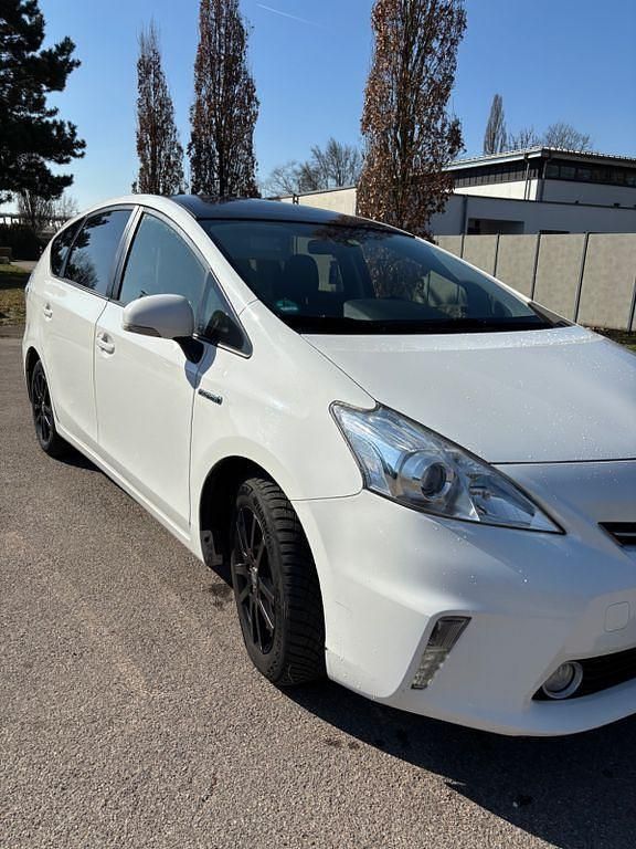 Weiß Gebraucht 2014 Toyota Prius+ Van / Kleinbus | 15.200 € (Fairer Preis) - Bild 1/4