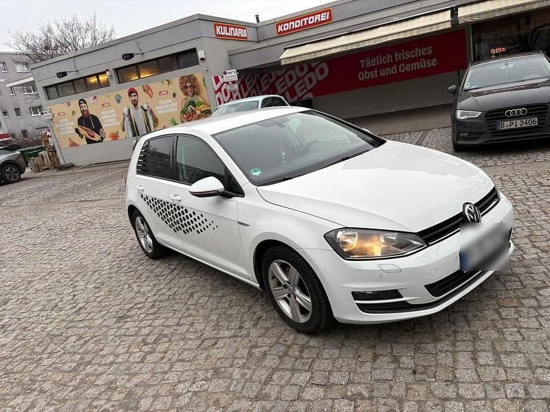 Gebraucht VW Golf VII 122 PS (89 kW) 2013 Weiß Kleinwagen