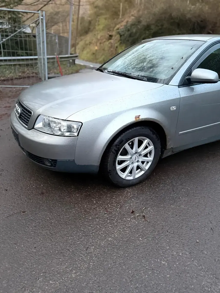 Gebraucht Audi A4 Basis 101 PS (74 kW) 2002 Silber Limousine