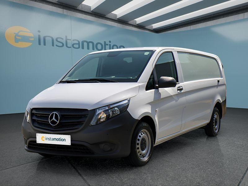 Weiß Gebraucht 2023 Mercedes Vito Van / Kleinbus | 34.049 € (Fairer Preis) - Bild 1/4