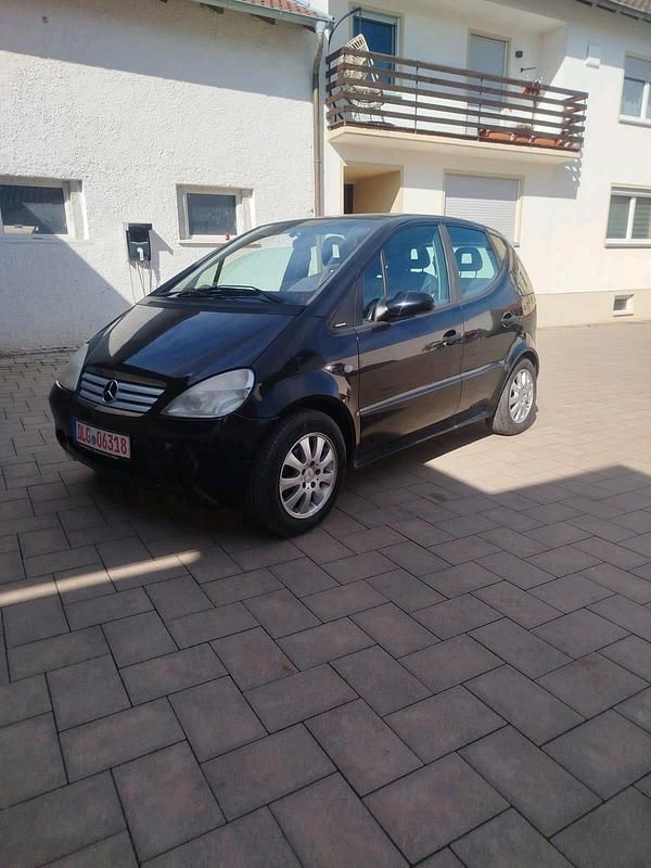 Schwarz Gebraucht 2001 Mercedes A160 Kleinwagen | 1.650 € (Etwas zu teuer) - Bild 1/4