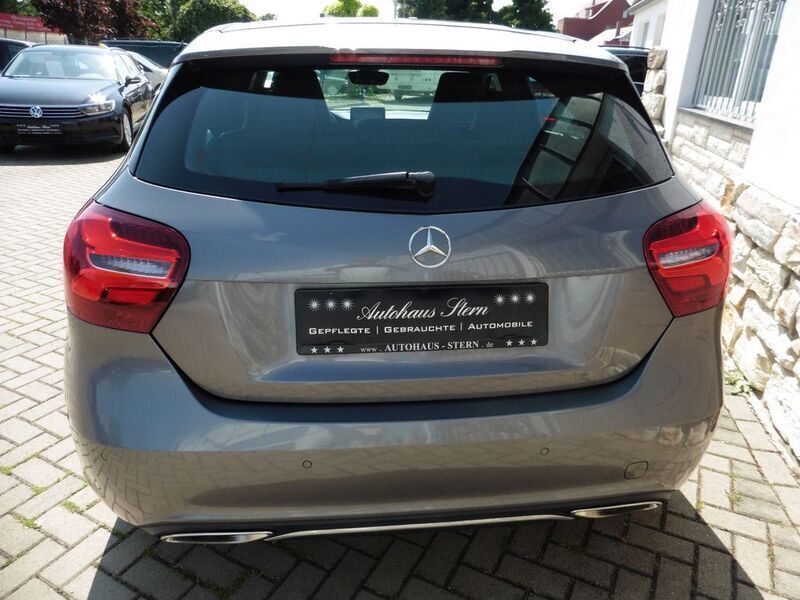 Gebraucht Mercedes A180 Urban 122 PS (89 kW) 2016 Grau Limousine