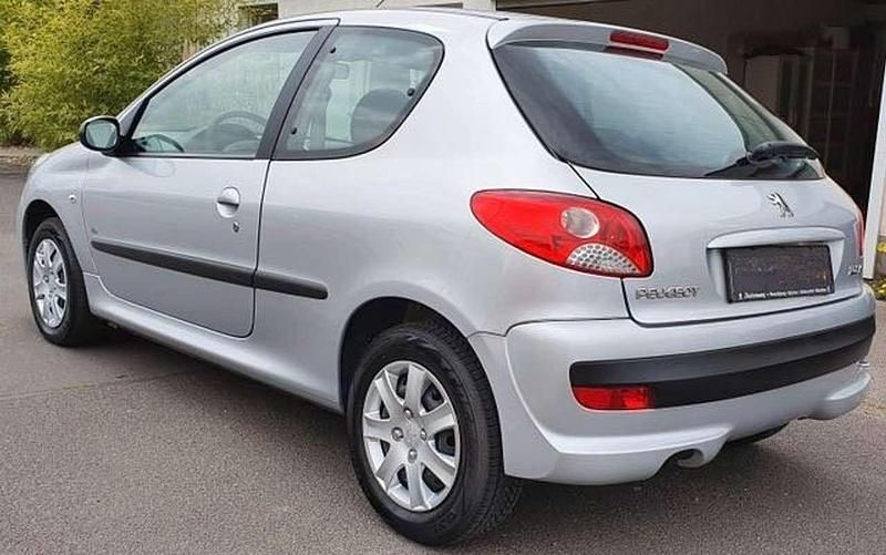 Gebraucht Peugeot 206+ Urban Move 60 PS (44 kW) 2011 Silber Kleinwagen