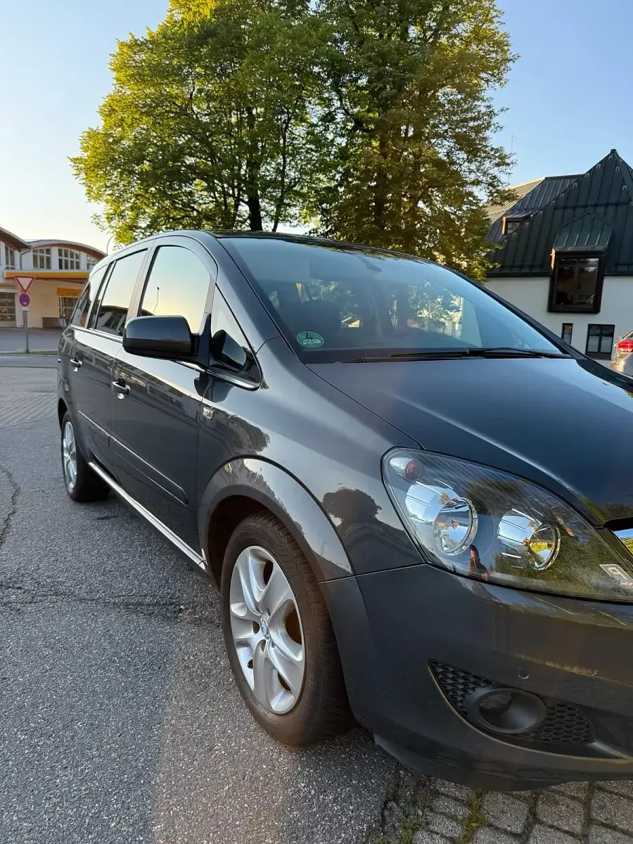 Gebraucht Opel Zafira 140 PS (102 kW) 2011 Grau Van / Kleinbus
