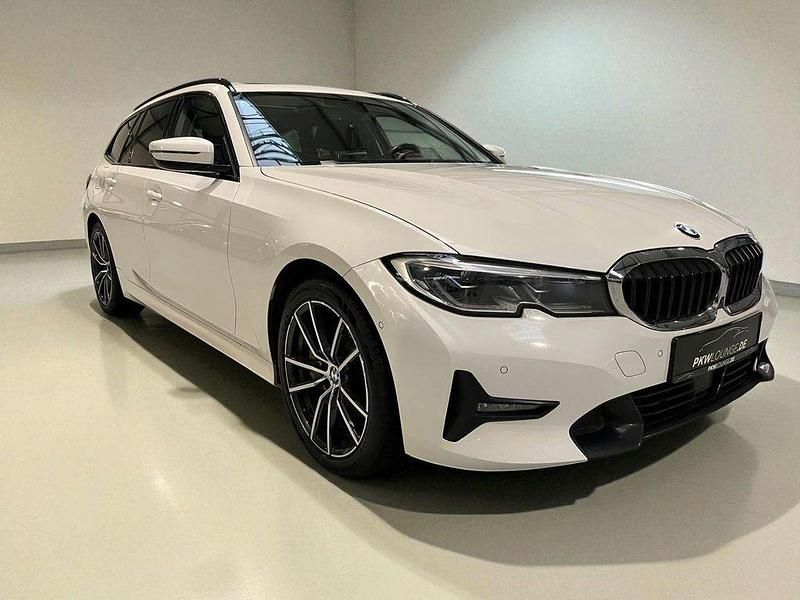 Weiß Gebraucht 2021 BMW 330 Sport Line Limousine | 24.290 € (Fairer Preis) - Bild 1/4