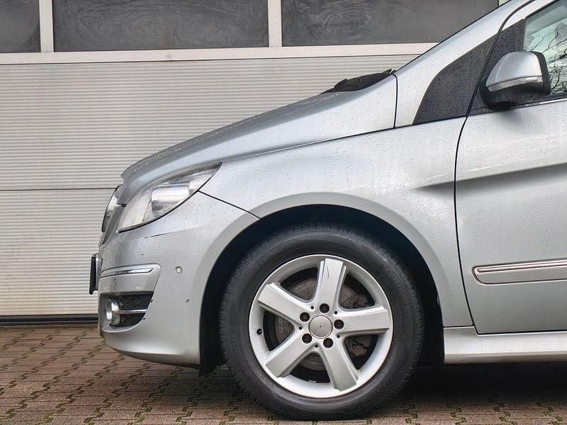 Gebraucht Mercedes B200 140 PS (102 kW) 2011 Silber Van / Kleinbus