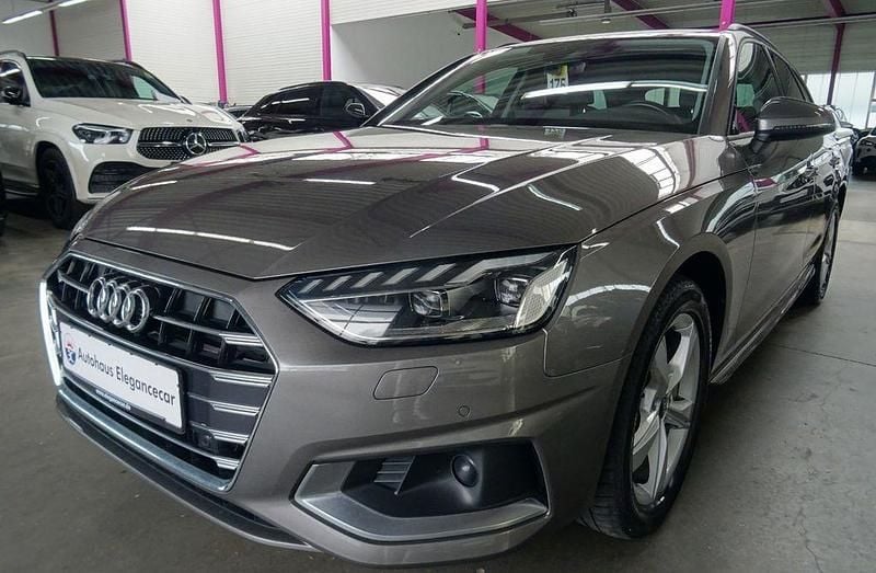 Grau Gebraucht 2022 Audi A4 Sport Limousine | 26.949 € (Fairer Preis) - Bild 1/4