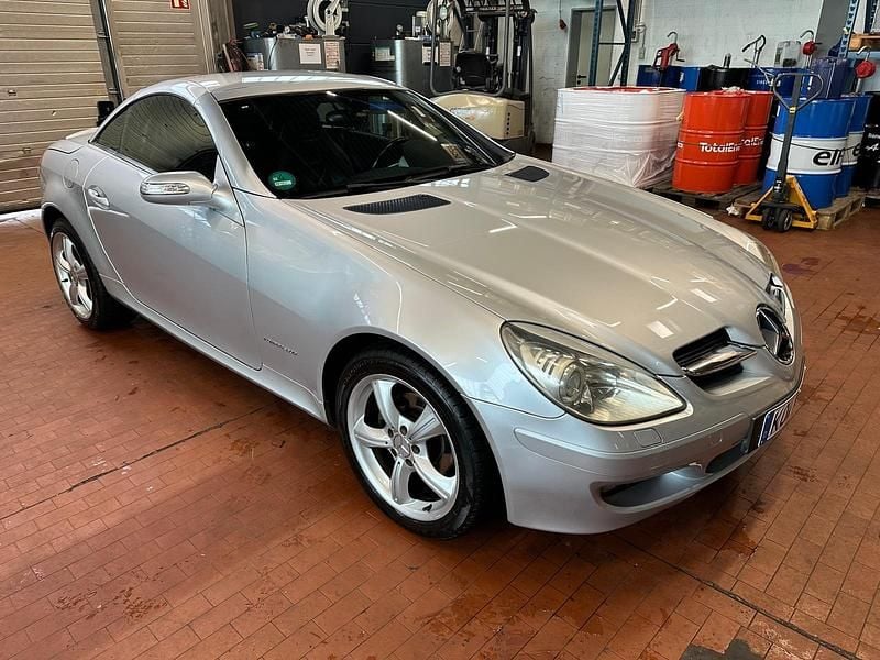 Silber Gebraucht 2004 Mercedes SLK200 Cabrio | 6.499 € - Bild 1/4