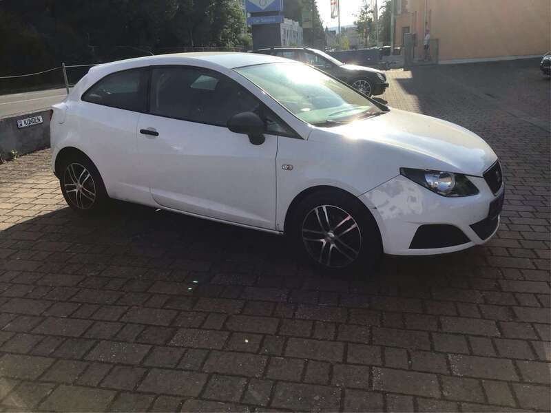 Weiß Gebraucht 2009 Seat Ibiza SC Reference Kleinwagen | 901 € (Guter Preis) - Bild 1/4