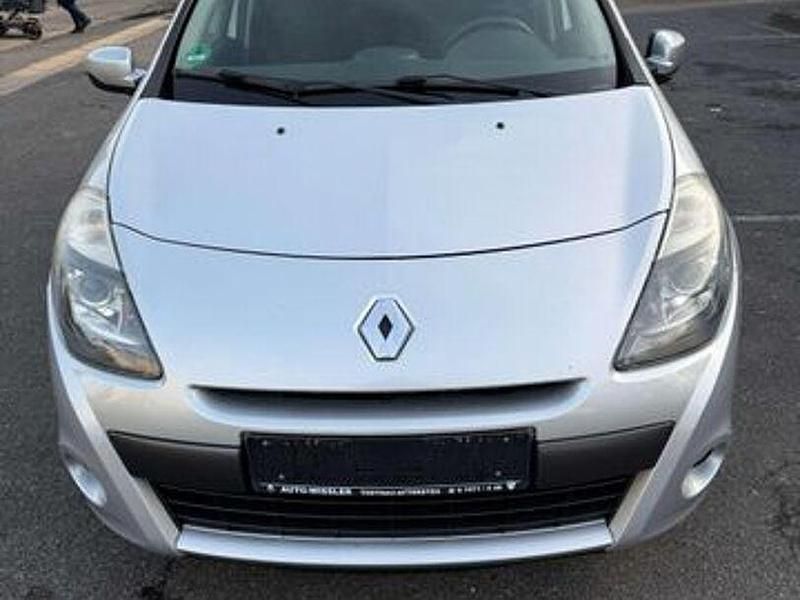 Gebraucht Renault Clio II Dynamique 101 PS (74 kW) 2011 Silber Limousine
