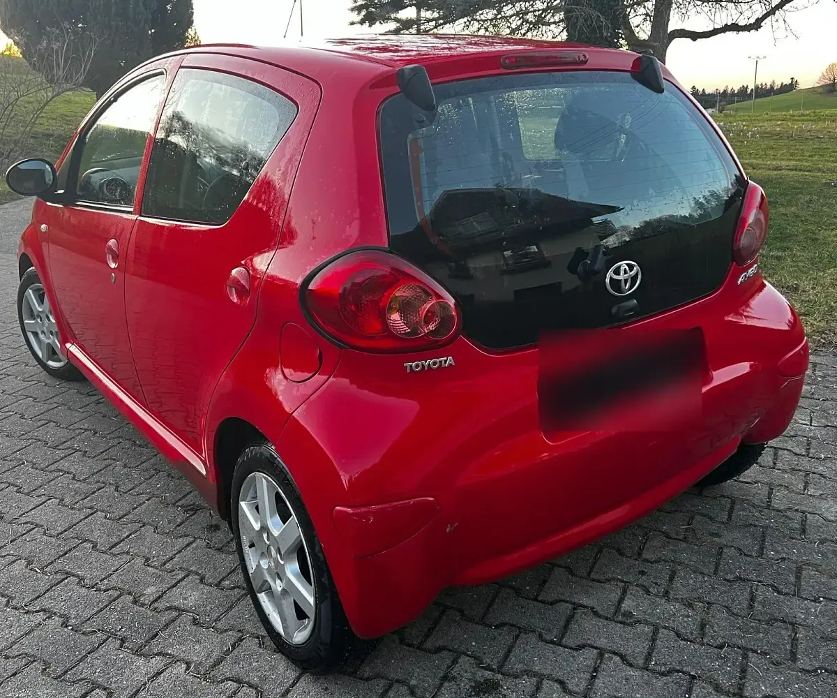 Gebraucht Toyota Aygo 67 PS (49 kW) 2007 Rot Kleinwagen