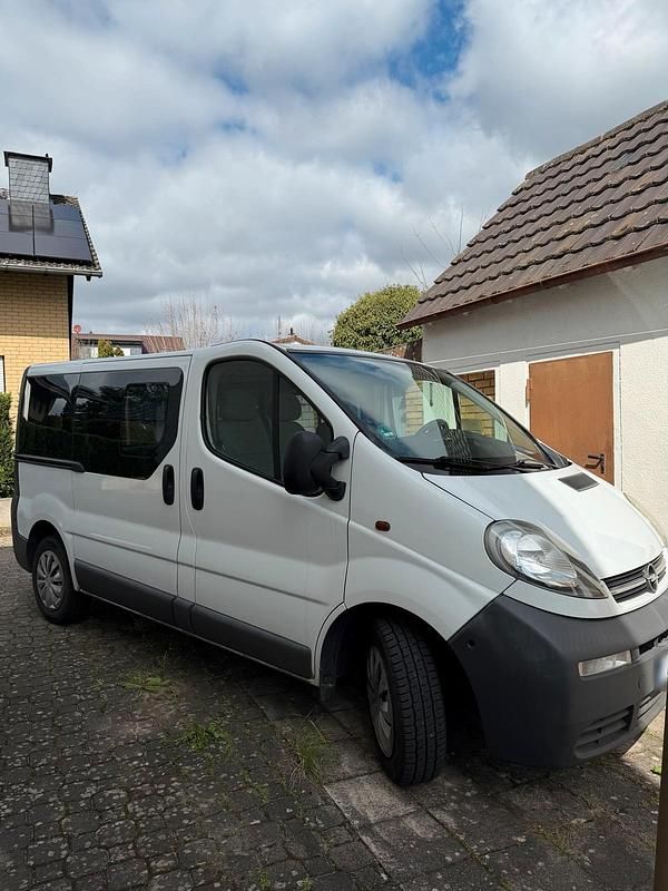 Second-hand Opel Vivaro 2005 Alb Monovolum