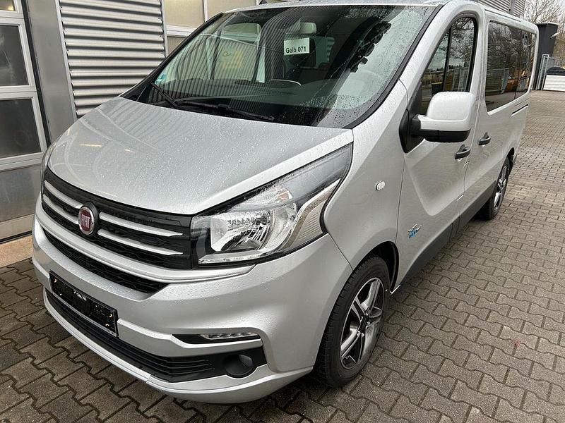 Gebraucht Fiat Talento Family 145 PS (106 kW) 2019 Silber Van / Kleinbus