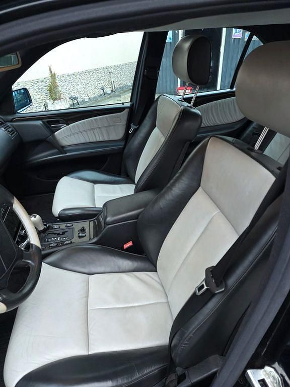 Gebraucht Mercedes E230 Avantgarde 150 PS (110 kW) 1997 Schwarz Limousine