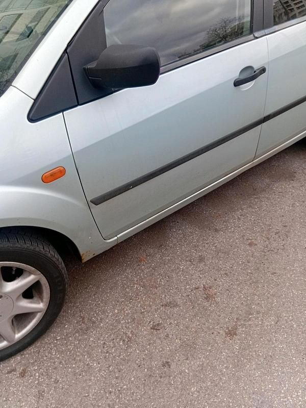 Gebraucht Ford Fiesta 69 PS (50 kW) 2004 Grün Kleinwagen