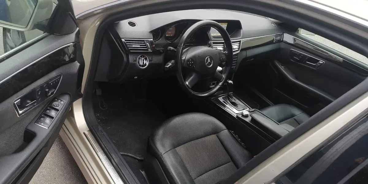 Gebraucht Mercedes E220 Avantgarde 136 PS (100 kW) 2012 Gold Kombi