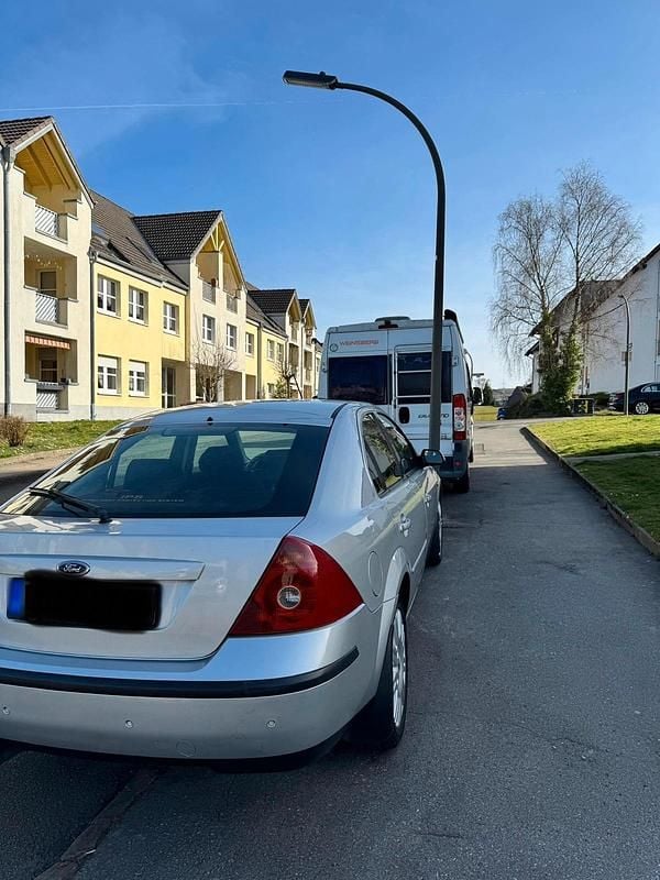 Gebraucht Ford Mondeo Ghia 145 PS (106 kW) 2001 Silber Limousine