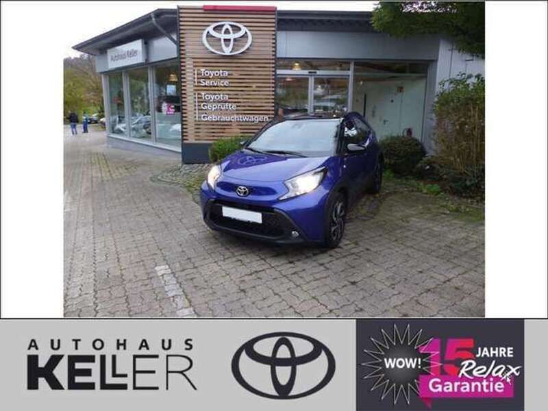 Juniper blue / night sky black Neu 2024 Toyota Aygo Team Kleinwagen | 19.789 € - Bild 1/4