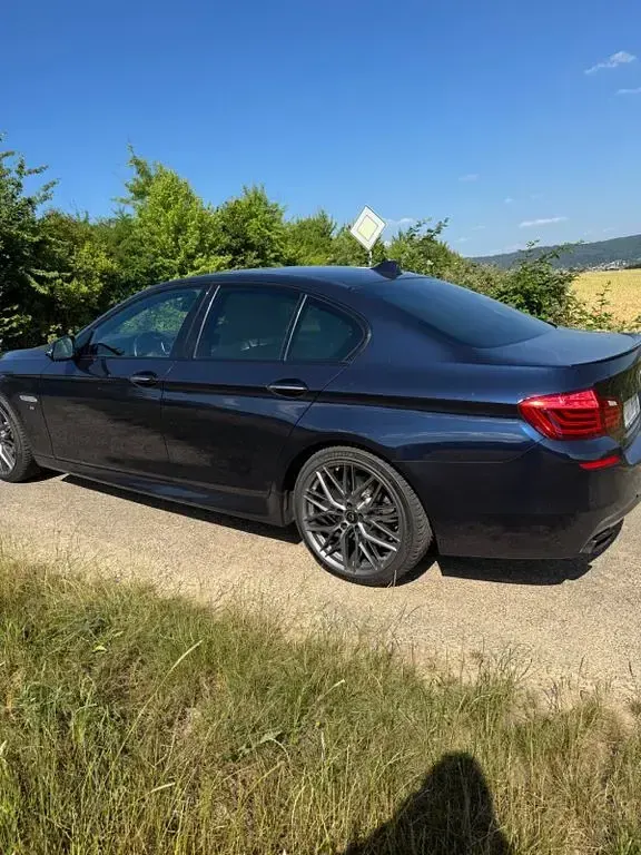 Gebraucht BMW 550 M Sport 449 PS (330 kW) 2014 Blau Limousine
