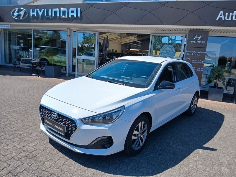 Weiß Gebraucht 2019 Hyundai i30 YES! Limousine | 14.900 € (Fairer Preis) - Bild 1/4