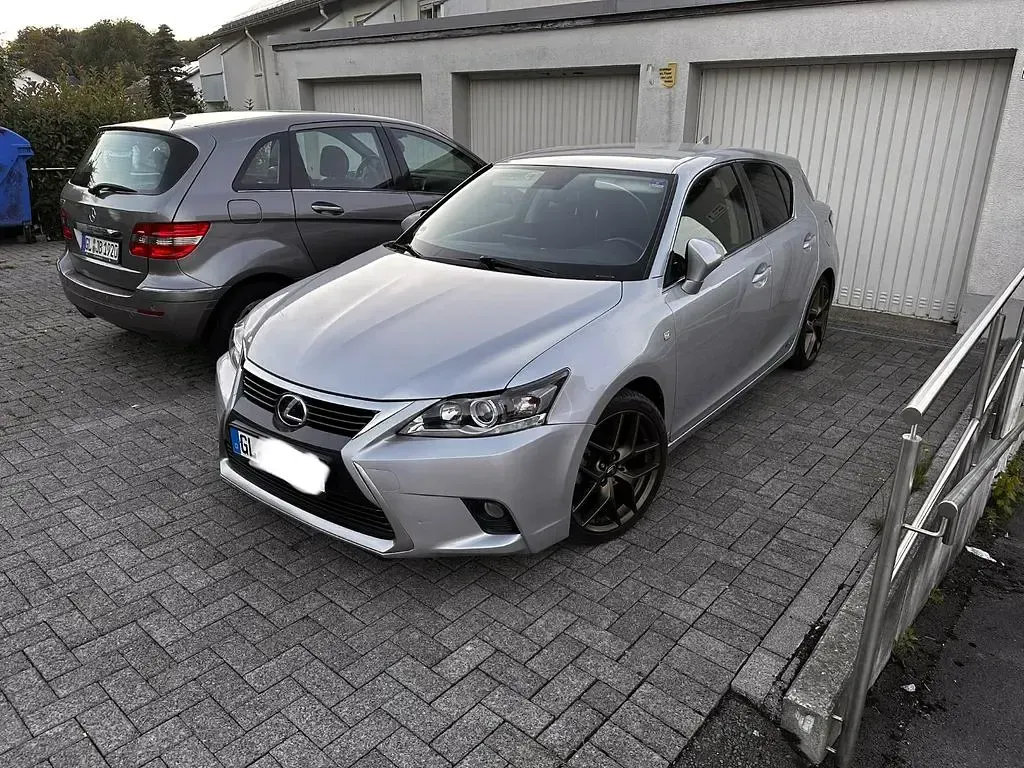 Gebraucht Lexus CT200h 136 PS (100 kW) 2015 Grau Limousine