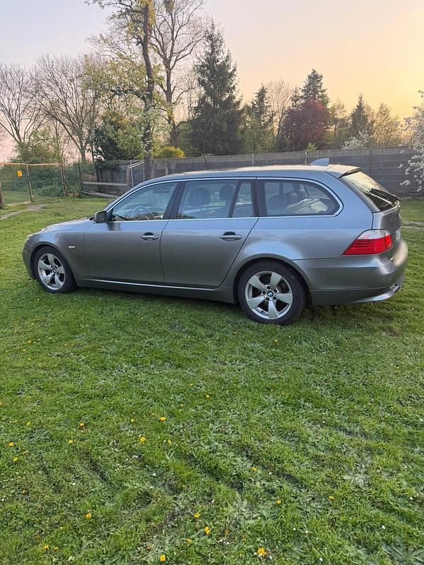 Gebraucht BMW 530 235 PS (172 kW) 2009 Silber Kombi