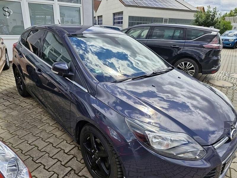 Grau Gebraucht 2014 Ford Focus Limousine | 6.990 € (Teuer) - Bild 1/4