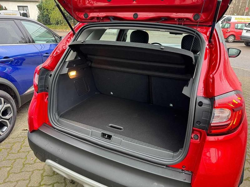 Gebraucht Renault Captur Intens 131 PS (96 kW) 2019 Dezir rot + black pearl SUV