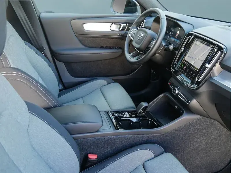 Gebraucht Volvo XC40 Plus 197 PS (144 kW) 2025 Weiß SUV