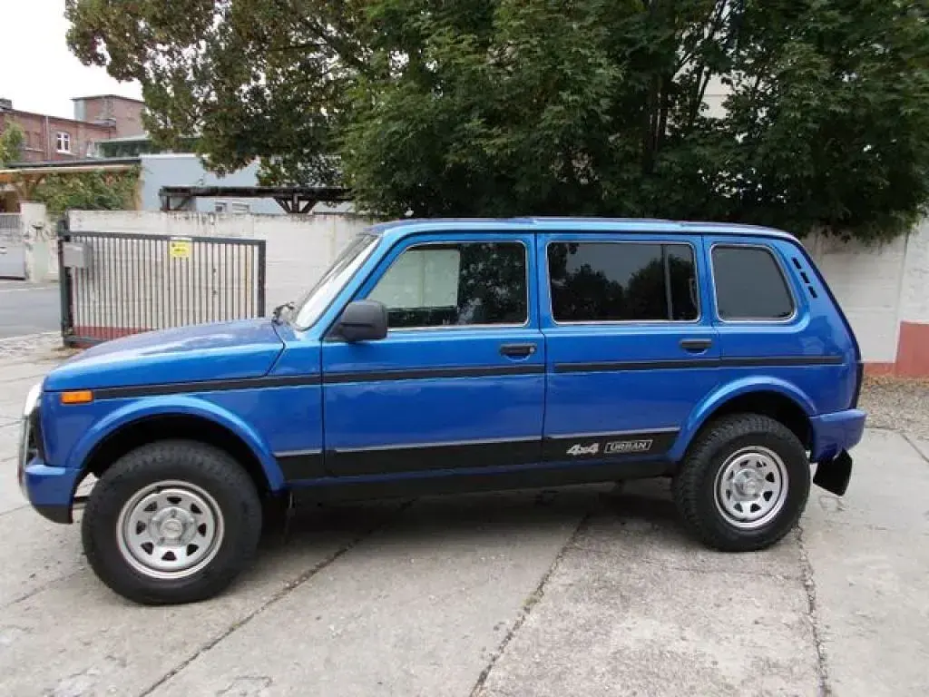 Gebraucht Lada niva 83 PS (61 kW) 2019 Blau (metallic) SUV