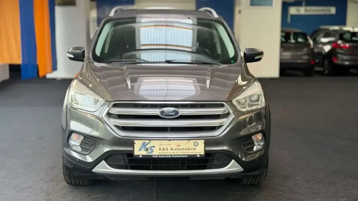 Gebraucht Ford Kuga Titanium 150 PS (110 kW) 2018 Grau SUV