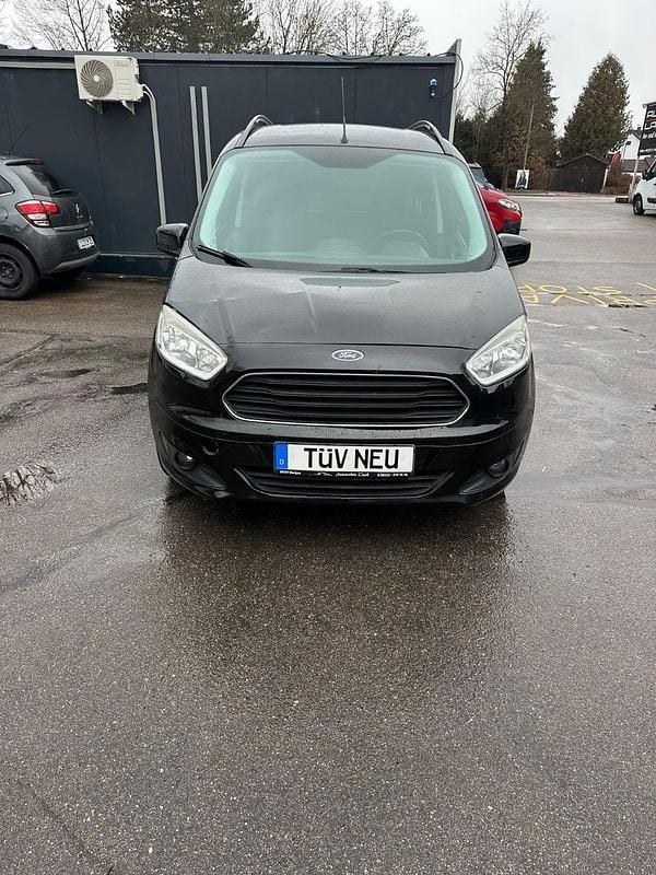Gebraucht Ford Tourneo Courier Titanium 101 PS (74 kW) 2016 Iridiumschwarz metallic Van / Kleinbus