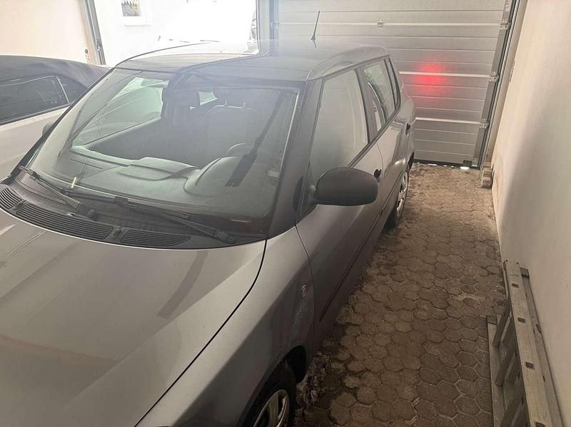 Silber Gebraucht 2011 Skoda Fabia Cool Edition Limousine | 5.500 € (Fairer Preis) - Bild 1/4