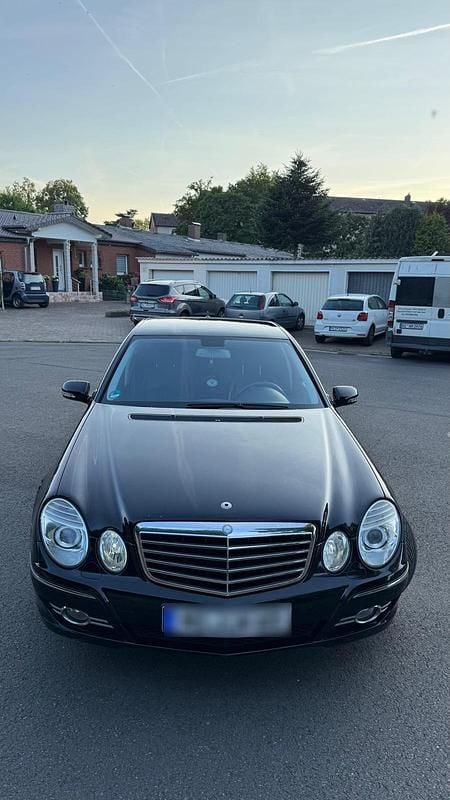 Schwarz Gebraucht 2008 Mercedes E280 Limousine | 6.900 € (Fairer Preis) - Bild 1/4