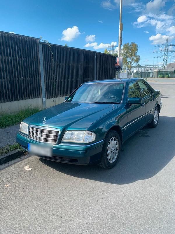 Grün Gebraucht 1996 Mercedes C180 Elegance Limousine | 2.400 € - Bild 1/4