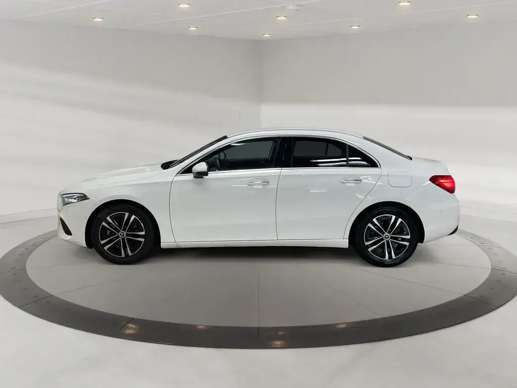 Gebraucht Mercedes A200 Progressive 163 PS (119 kW) 2024 Unilack polarweiß Limousine