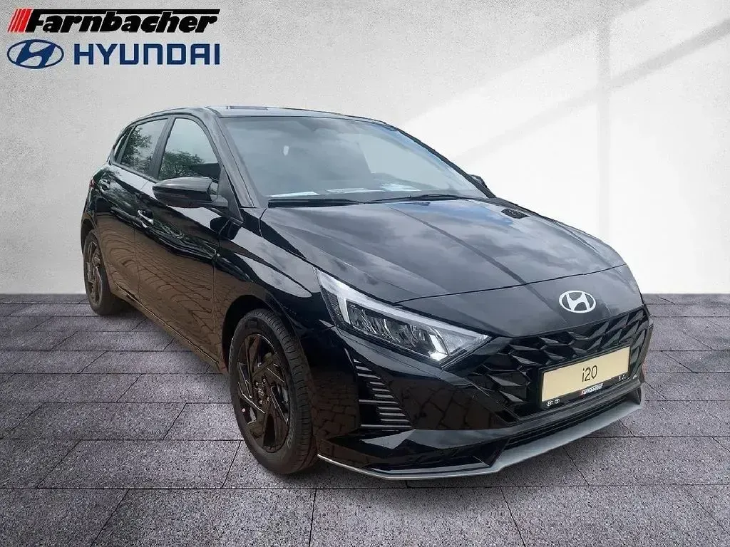 Neu Hyundai i20 Blackline 90 PS (66 kW) 2025 Schwarz Kleinwagen
