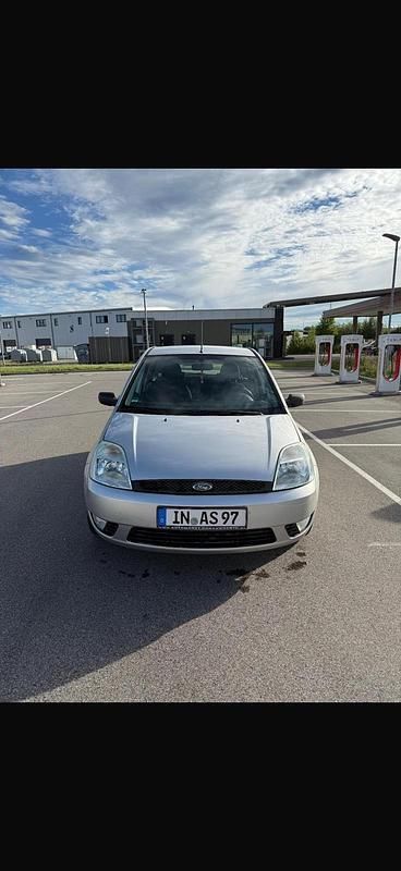 Silber Gebraucht 2005 Ford Fiesta Kleinwagen | 450 € (Superpreis) - Bild 1/4