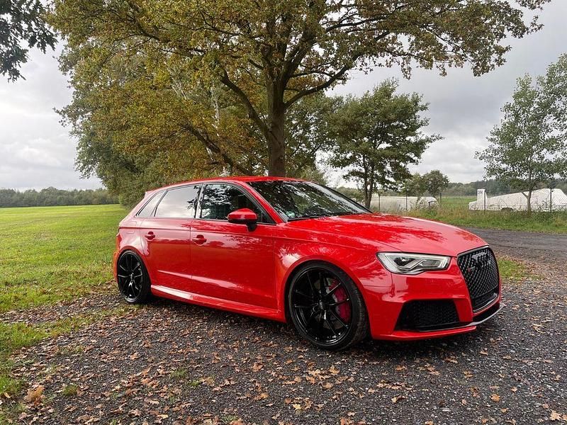 Gebraucht Audi RS3 Ambiente 367 PS (269 kW) 2015 Rot Limousine