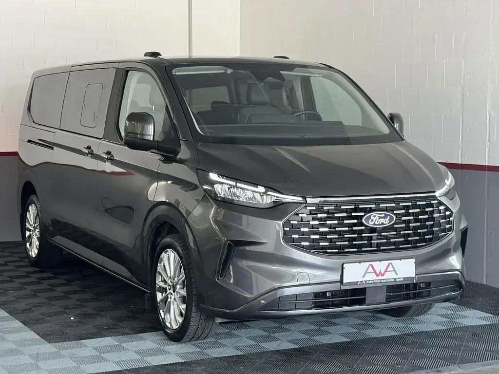 Gebraucht Ford Tourneo Titanium 170 PS (125 kW) 2024 Grau Van / Kleinbus
