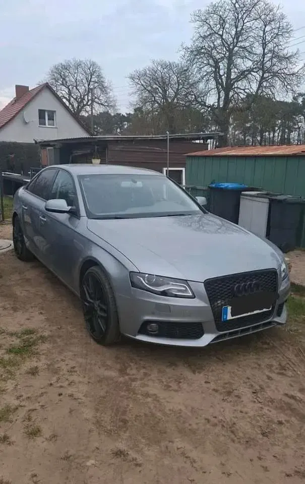Używany Audi A4 Attraction 179 KM (131 kW) 2011 Szary Sedan/Limuzyna