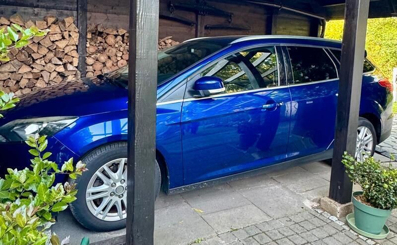 Blau Gebraucht 2014 Ford Focus Kombi | 7.499 € (Etwas zu teuer) - Bild 1/4
