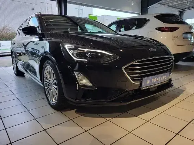 Gebraucht Ford Focus Titanium 125 PS (91 kW) 2019 Schwarz Kombi