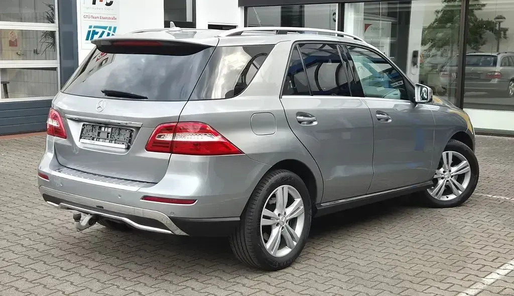 Gebraucht Mercedes ML350 258 PS (189 kW) 2012 Palladiumsilber SUV