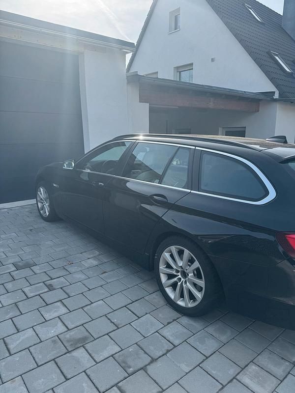Gebraucht BMW 528 258 PS (189 kW) 2011 Schwarz Kombi