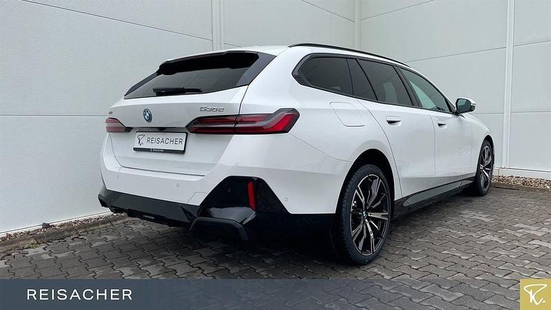 Nowe BMW 530e Performance 299 KM (219 kW) 2026 Biały Kombi