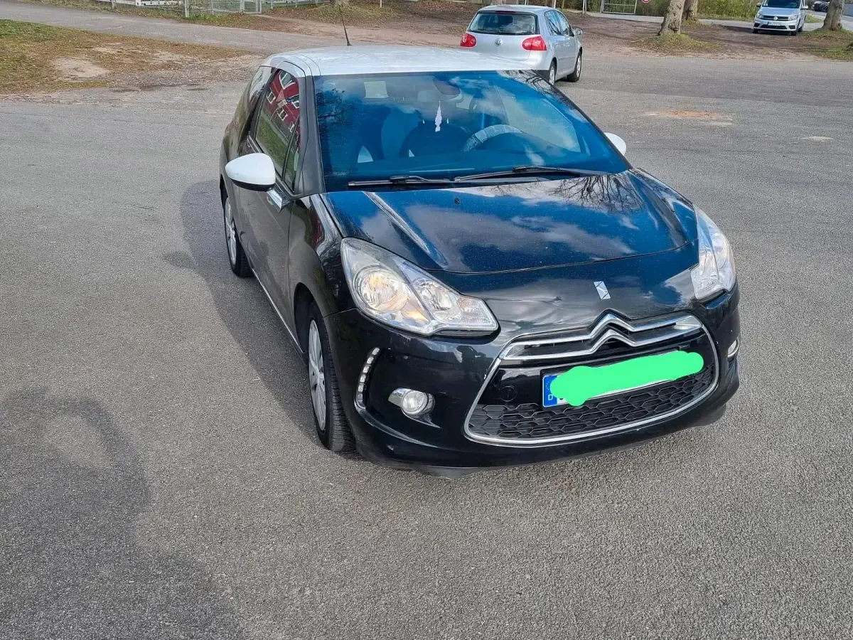 Gebraucht Citroën DS3 96 PS (70 kW) 2011 Schwarz Kleinwagen