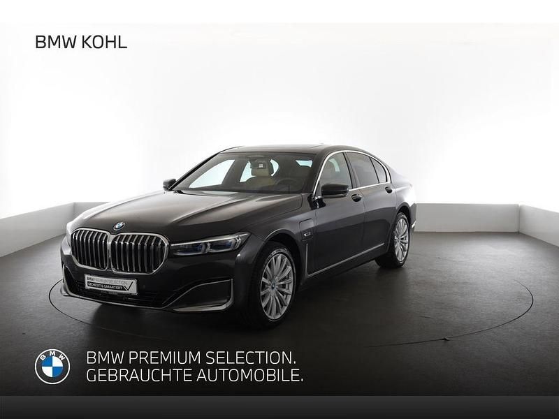 Grau Gebraucht 2022 BMW 745e Sport Line Limousine | 62.770 € (Fairer Preis) - Bild 1/4